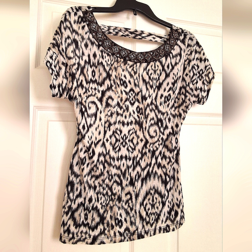 💥SALE💥AB Studio, XS, Embellished Contemporary Print Top
